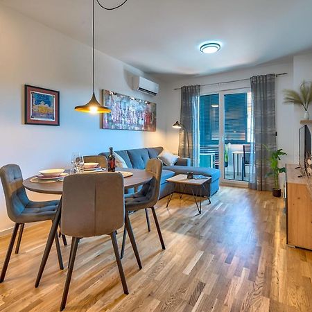 Art Apartment Monvidal 普拉 外观 照片